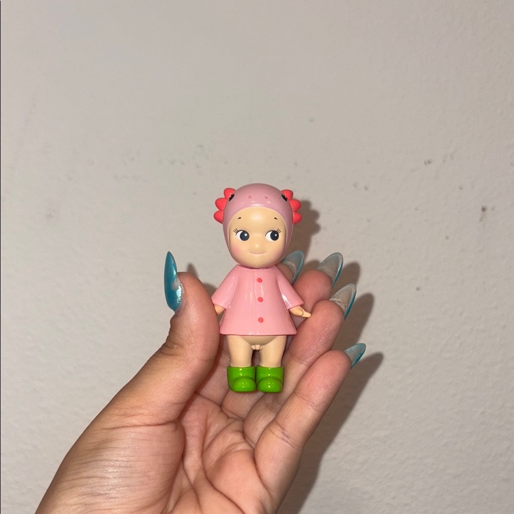 Raincoat Axolotl  Sonny Angel